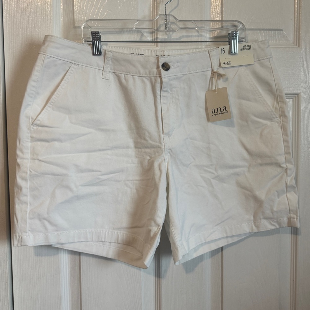 a.n.a Women's white midi shorts 7” inseam